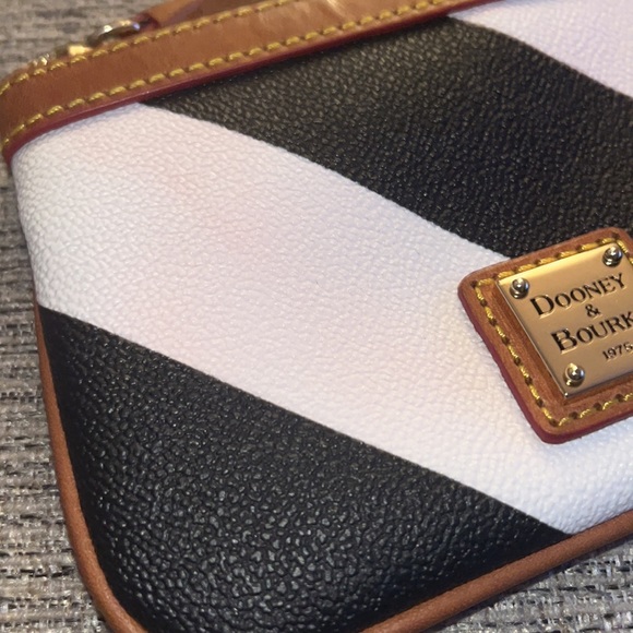 Dooney & Bourke White and Black Wristlet - Picture 2 of 7